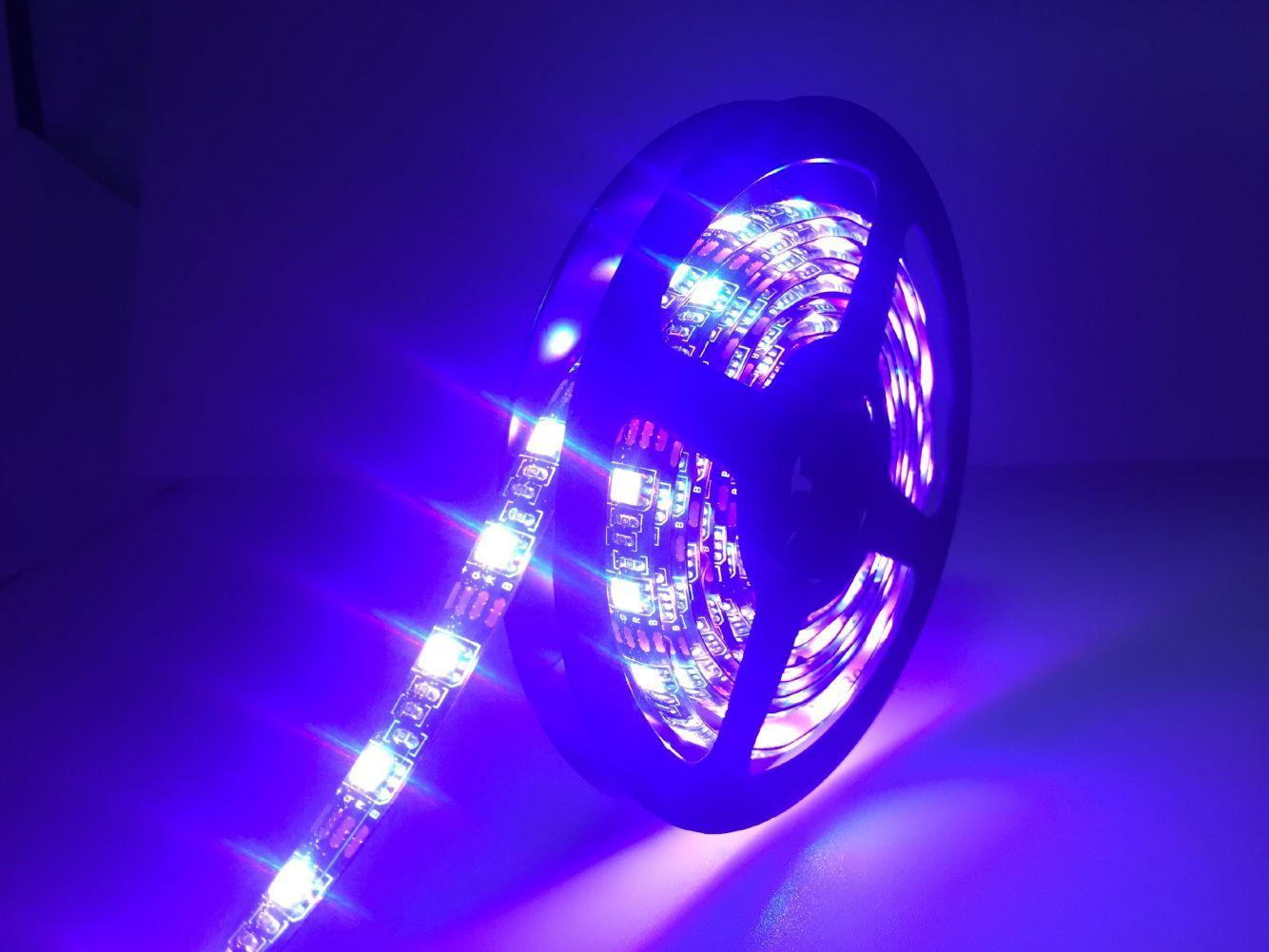 NÖRDIC RGB LED strimmel 5m med fjernbetjening, 300 SMD lysdioder 5m, 20 positioner LED strip